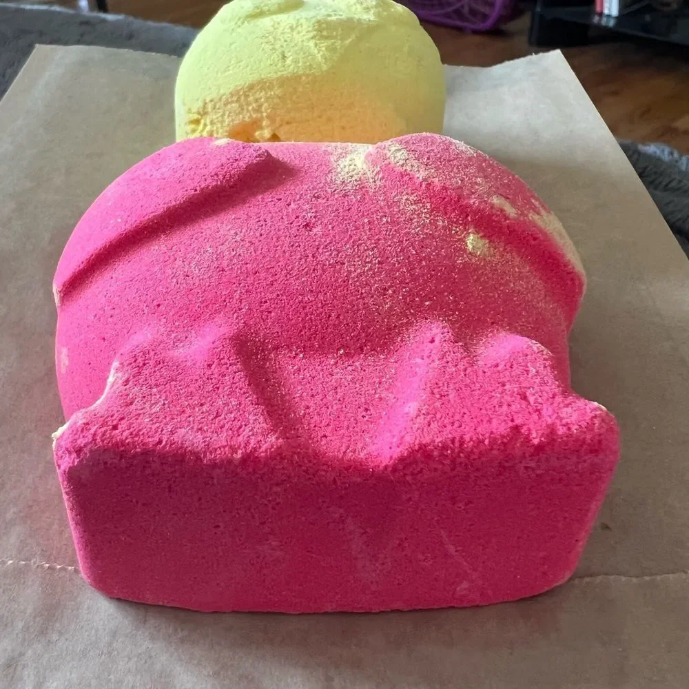 Lush Chirpy Chick 2 Piece Limited Edition Bath Bomb 7 oz